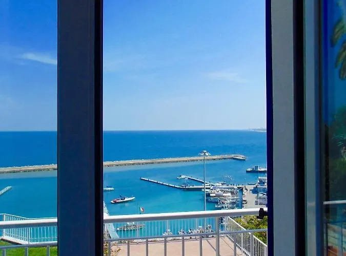 N019 - Numana, Prestigioso Quadrilocale Vista Mare Διαμέρισμα