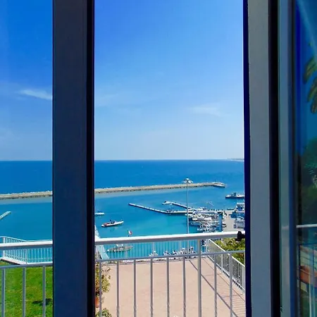 N019 - Numana, Prestigioso Quadrilocale Vista Mare Apartamento